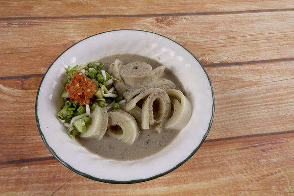 Laksam、ココナッツ肉汁と魚の特別な麺。アジアの伝統的な料理. — ストック写真