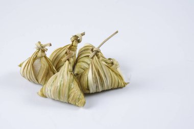 Eid Mubarak kutlama için pirinç hamur tatlısı ve para paket dekorasyon. 