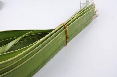 Ketupat yapma, küçük hindistan cevizi yapılan bir doğal pirinç kaplama pirinç pişirme için yaprakları