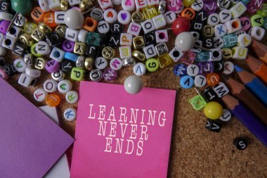 Okul Kırtasiye çerçeveleme okul ve ofis için. Eğitim kavramı