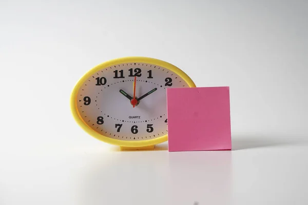 Żółty Stołowy Zegar Czasu Zarządzania Pojęciowy Tekstu Notatkę — Zdjęcie stockowe