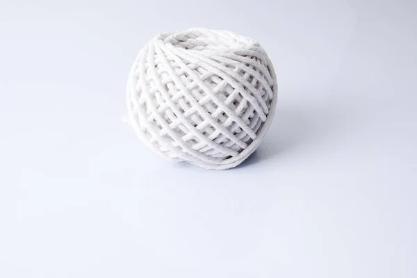 白に隔離された糸巻き — ストック写真