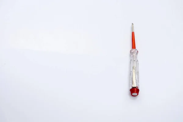 电气测试螺丝刀在白色背景上隔离 — 图库照片
