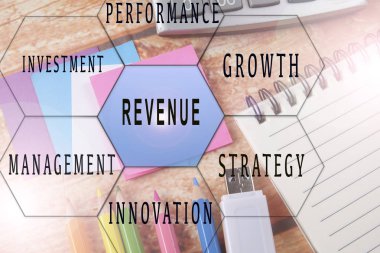 Sabah kahvaltı konseptiyle kahve, topuz, bu iş için ahşap background.conceptual metin üzerinde notlar sonrası.