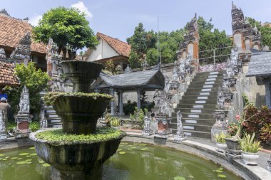 Bali, Endonezya, Nisan 2016 yaklaşık. geleneksel temple Lempuyang Agung üzerinde arka plan - Bali Adası sembolü bağlayın. Kültür ve mimari Asya insan, Endonezya dili ve Bali dili manzaralar