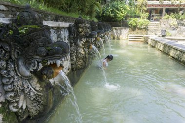 Bali, Endonezya , Nisan 2016. Kaplıca Hava Panas Banjar. Bali Turistik cazibe nokta.