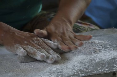 Geleneksel gelir, East Coast Malezya popüler geleneksel bir yemek yapma. Bulanık resim