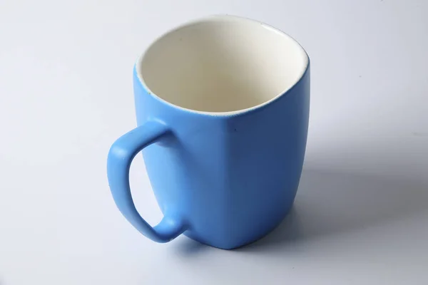 Taza de color aislado en blanco —  Fotos de Stock