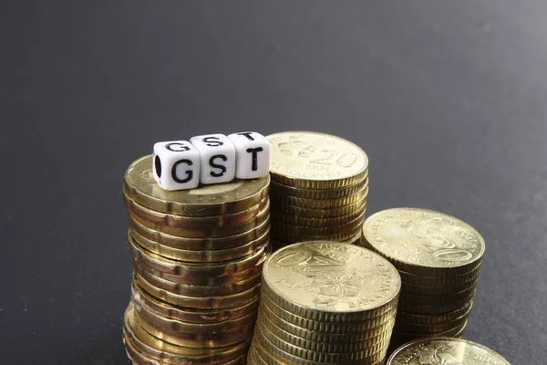 Sikke ve Gst kelime yığını. İş ve vergi kavramı.