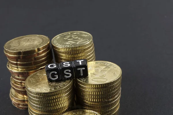 Sikke ve Gst kelime yığını. İş ve vergi kavramı.