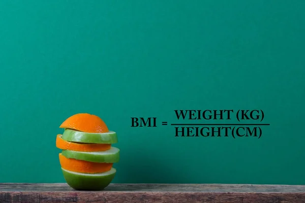 Koncepcyjne owocem fitness z zielone jabłko i pomarańcza i — Zdjęcie stockowe