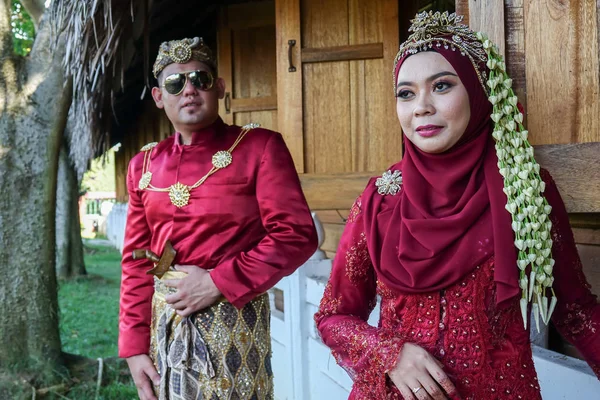 Geleneksel Cava düğün çift gelin ve damat Garden