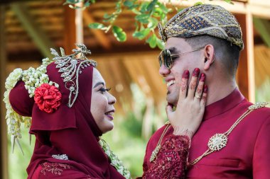 Geleneksel Cava düğün çift gelin ve damat Garden