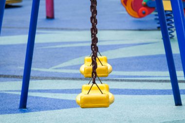 Çocuk eğlence için çeşitli ekipman ile Çocuk Bahçesi.