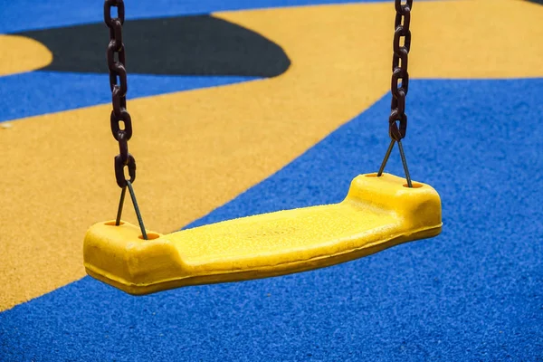 Parque infantil con varios equipos para el ocio infantil . — Foto de Stock