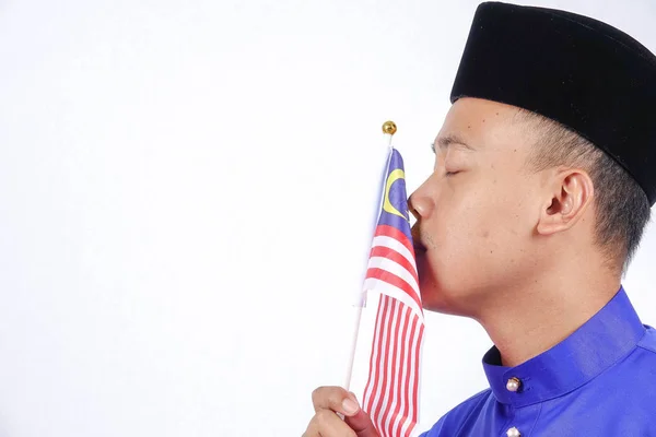 Jovem asiático com bandeira da Malásia para comemoração do Dia Nacional . — Fotografia de Stock