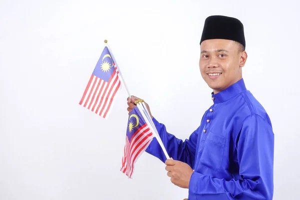 말레이시아 건국 기념일 축 하에 대 한 플래그와 함께 아시아 젊은이. — 스톡 사진