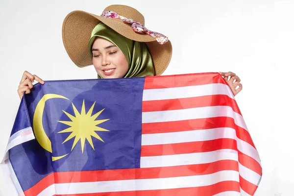 Красива Молода Леді Тримає Прапор Малайзії Isoleted Whitebackground — стокове фото