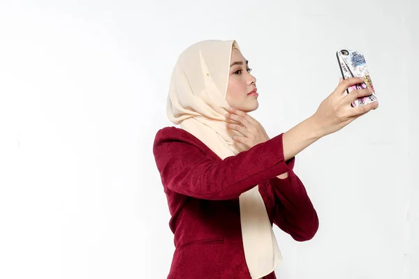 Mooie Jonge Vrouw Nemen Selfie Meisje Zichzelf Fotograferen Met Telefoon — Stockfoto