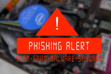 Elektronik devre kartı ile Cpu oluşum Phishing uyarı kelime ile bulanık Pcb Closeup.