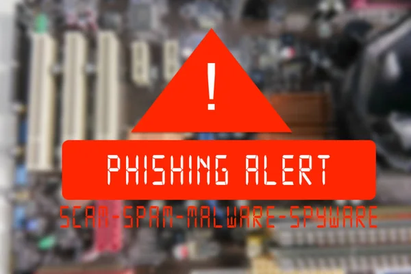 PCB desfocado Fechar a placa de circuito eletrônico com processador de CPU com palavras PHISHING ALERT . — Fotografia de Stock