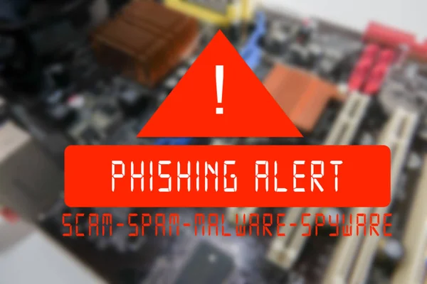 Elektronik devre kartı ile Cpu oluşum Phishing uyarı kelime ile bulanık Pcb Closeup.