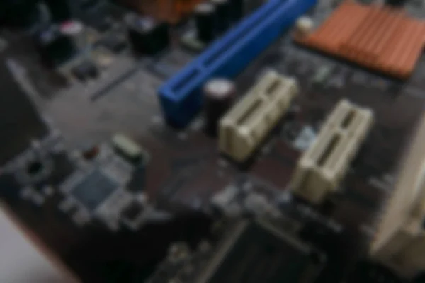 PCB desfocado Closeup de placa de circuito eletrônico com processador de CPU . — Fotografia de Stock