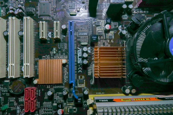 Kuala Lumpur, 15 agosto 2017: PCB Primo piano del circuito elettronico con processore CPU . — Foto Stock