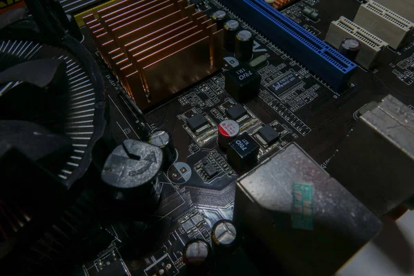 クアラルンプール、2017 年 8 月 15 日: Cpu プロセッサを搭載した電子回路基板の Pcb のクローズ アップ. — ストック写真