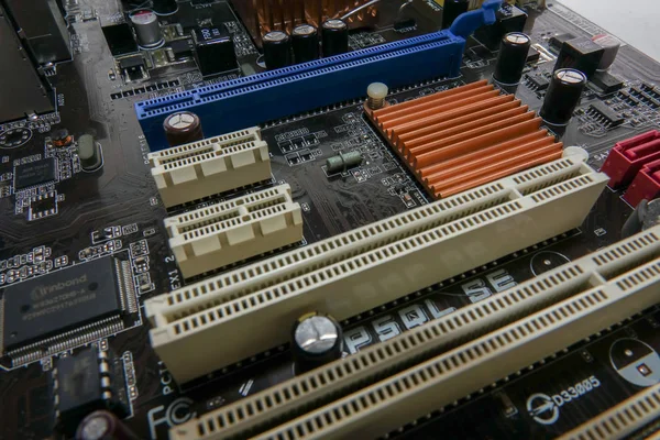 Kuala Lumpur, 15 de agosto de 2017: PCB Closeup de placa de circuito eletrônico com processador de CPU . — Fotografia de Stock