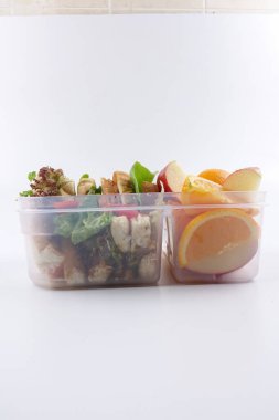 Sandviç ve meyve okul sağlığı için sağlıklı beslenme çantası.