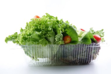 marul bir yığın closeup karışımı salata beyaz zemin üzerine