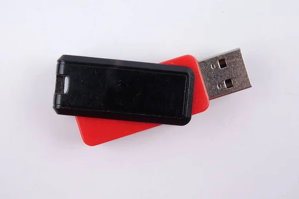 Clé Usb Noire Rouge Isolée Sur Fond Blanc — Photo