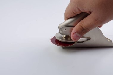 Beyaz izole ortak mühür ve kırmızı etiket office damgası.