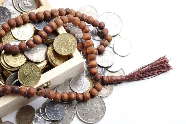Coins Wooden Box Rosary Islamic Finance Banking Concept — Stock Photo, Image
