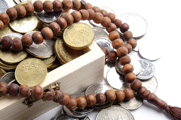 Coins Wooden Box Rosary Islamic Finance Banking Concept — Stock Photo, Image