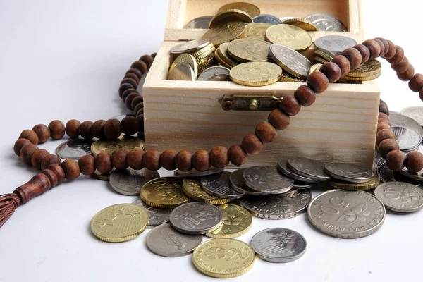 Coins Wooden Box Rosary Islamic Finance Banking Concept — Stock Photo, Image