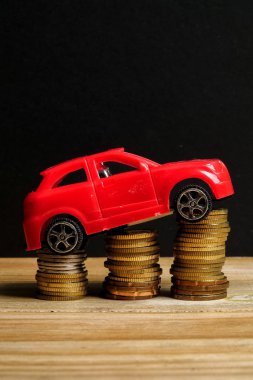 Minyatür araç sikke yığını. Otomatik trasportation kavramsal.