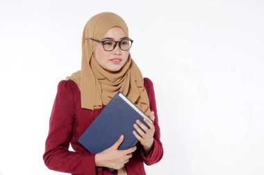 Asyalı güzel öğretmen mavi kitap izole beyaz holding.