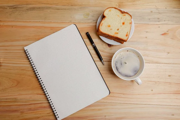 Notizblock Und Kaffeetasse Leer Auf Holztisch Büro — Stockfoto