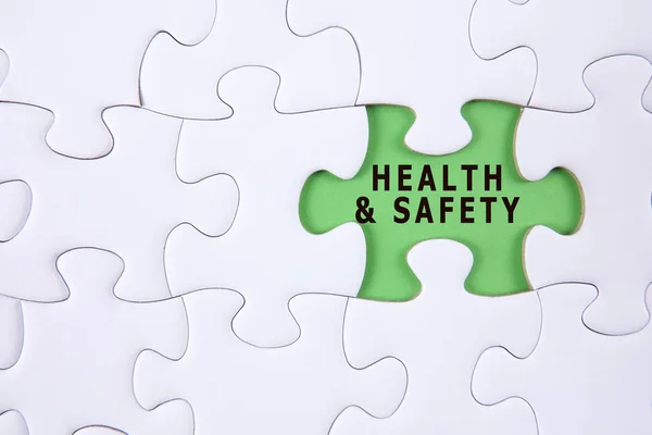 Gezondheid Veiligheid Concept Ontbrekende Stukje Van Puzzel Witte Achtergrond — Stockfoto