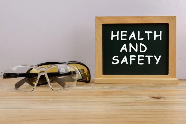 HEALTH AND SAFETY CONCEPT. Personal protective equipment on wood — Stock Photo, Image