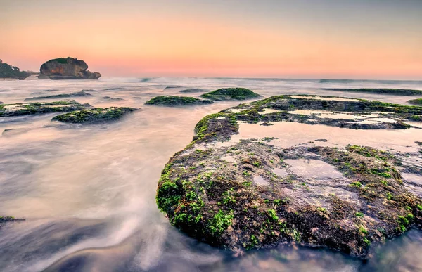 Vista Incrível Paisagem Marinha Yogyakarta Com Rocha Costeira Natural Como — Fotografia de Stock