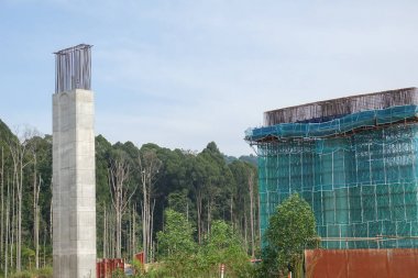 Kuala Lumpur, 20 Nisan 2018. Shah Alam yakınındaki Dash otoyol inşaatı. Çizgi olduğunu 20.1 km, Puncak Perdana U10 Shah Alam değişim Penchala değişim için çalışan üç şeritli yükseltilmiş çift-taşıma Ekspres.