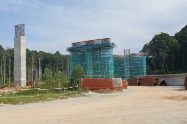 Kuala Lumpur, 20 Nisan 2018. Shah Alam yakınındaki Dash otoyol inşaatı. Çizgi olduğunu 20.1 km, Puncak Perdana U10 Shah Alam değişim Penchala değişim için çalışan üç şeritli yükseltilmiş çift-taşıma Ekspres.
