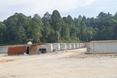 Kuala Lumpur, 20 Nisan 2018. Shah Alam yakınındaki Dash otoyol inşaatı. Çizgi olduğunu 20.1 km, Puncak Perdana U10 Shah Alam değişim Penchala değişim için çalışan üç şeritli yükseltilmiş çift-taşıma Ekspres.