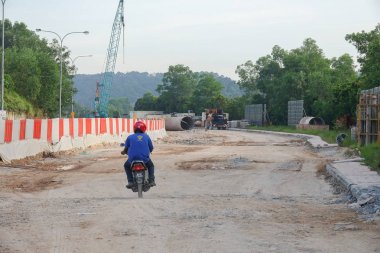 Kuala Lumpur, 20 Nisan 2018. Shah Alam yakınındaki Dash otoyol inşaatı. Çizgi olduğunu 20.1 km, Puncak Perdana U10 Shah Alam değişim Penchala değişim için çalışan üç şeritli yükseltilmiş çift-taşıma Ekspres.