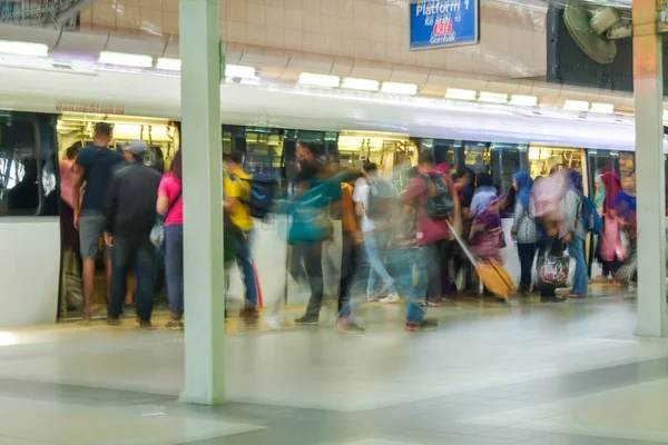 Kuala Lumpur Április 2018 Blur Emberek Vasútállomáson Sentral — Stock Fotó