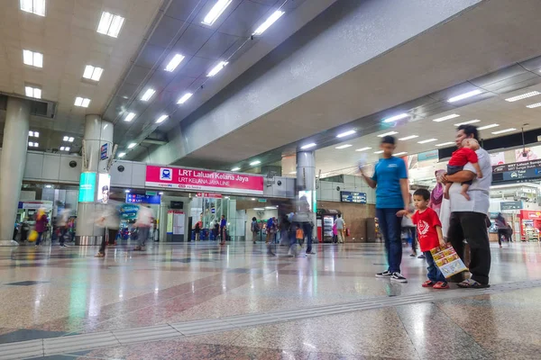 Kuala Lumpur Abril 2018 Gente Borrosa Estación Tren Sentral — Foto de Stock