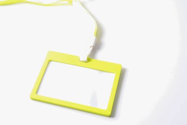 Boş kimlik kartı beyaza izole edildi.